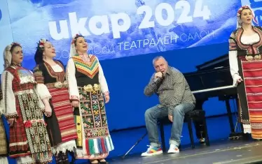 Финалното изпълнение на "Бълтарските гласове - Ангели" и шефа на САБ Христо Мутафчиев.