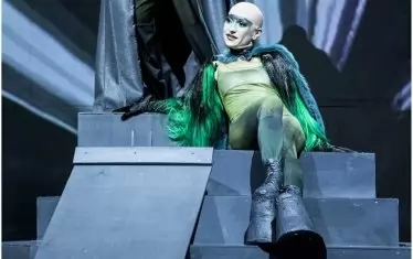  Неузнаваема като горски дух в "Пер Гюнт".