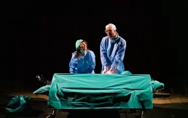  И лекарите тук не знаят кой свят е по-истински: външният или този в главите ни.