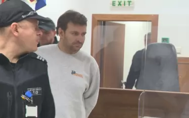 Червения пират, обвинен за заплахи срещу министри и съдии, е изчезнал