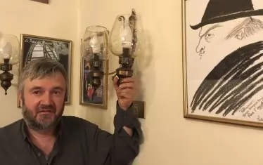 Теди до шаржа на Фелини в любимото заведение на големия италиански кинорежисьор в Рим.