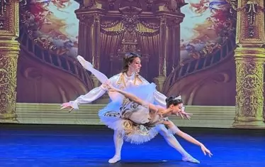 Мирко Андреути е в ролята на Ромео.