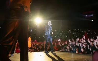 Над половината от концерта е запечатан във филма.