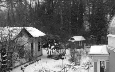 Зимна снимка на обсерваторията.