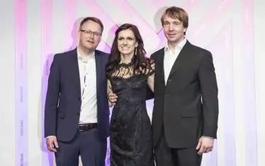 Режисьорът Юрис Курсиетис и авторите на сериала Теодора Маркова и Станиславс Токаловс.