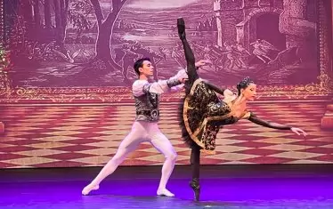 Виторио Сколе е в ролята на Меркуцио.