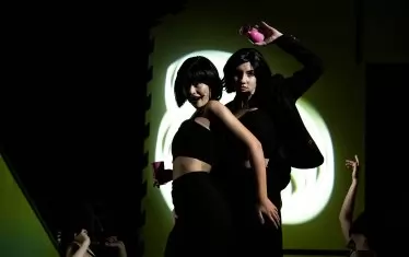  Светът на "Хаос" понякога прилича на дискотека.