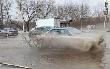 Навлизане в локва с нагорещени от работа спирачки е предпоставка за повреда