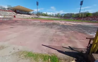 Седалките по трибуните са премахнати и като цяло съоръжението е подготвено за демонтиране.