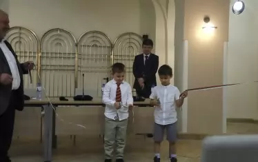 Внуците на проф. Иван Илчев и проф. Оля Харизанова прерязоха лентата на обновеното "Яйце" - като символ на младото поколение, на което ще служи новото пространство.