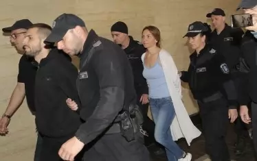 Петя Банкова в съда.