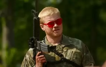 Психопатът, изигран от Джеси Племънс, дори не присъства в надписите.