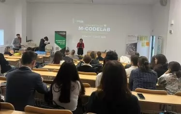 "С проектите си създавате възможности за един по-добър свят", обърна се към младежите изпълнителеният директор на "Методия" Цвети Кьосева.