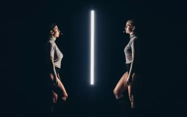  Сцена от спектакъла "отражения".