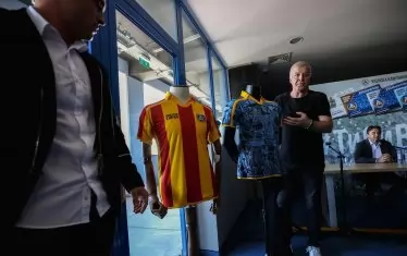 Сираков представи също така двете лица на фланелката, която ще бъде пусната днес по случай 110-годишнината на клуба.