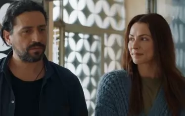  Двамата са в почти всеки кадър, заедно или поотделно.