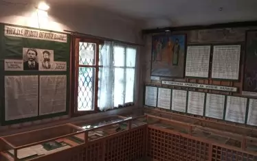  Част от пространството в предверието на храма.