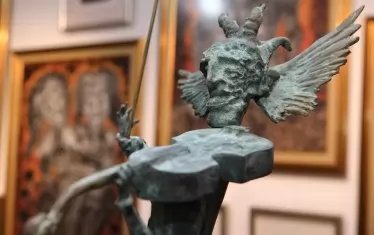  Малка пластика на музикант.