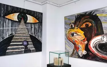  Странни извънземни същества населяват света на художника.