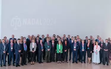 Участниците в 15-ата годишна среща на Мрежата на прокурорите и еквивалентните институции към върховните съдилища на държавите от ЕС - NADAL. Тази година домакин беше главният прокурор на Люксембург Мартине Соловиев.