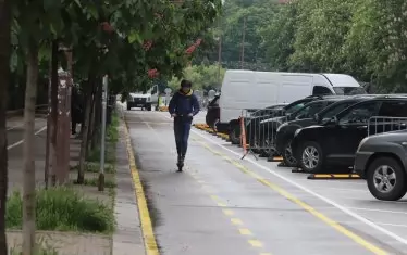  За колоездачите и придвижващите се с тротинетки вече има достатъчно място, но така ли ще е с автомобилите?