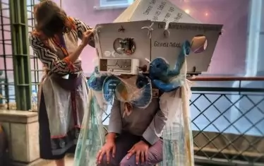 Спектакълът в кутия изисква сериозна подготовка...