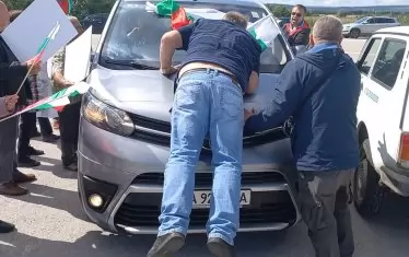  "Възраждане" понякога имат какво да кажат и със задните си части...