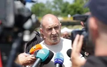 Радев опитва агитация за т. нар. партии на мира