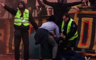 Феновете на "Ботев" (Пд) отново показаха темперамента си и част от тях нахлуха на пистата на ст. "Васил Левски" след третия гол на тима във финала.