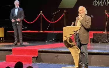 Драматургът, режисьор и сценарист Боян Папазов, който неотдавна отпразнува 80-годишнина, бе отличен за цялостно творчество.