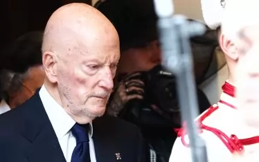  Симеон Сакскобургготски пред саркофага на дядо си Фердинанд, когото не е виждал приживе