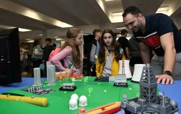 Интересни научни теми са подготвени и за малки, и за големи.