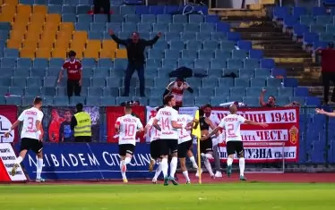 Футболистите на "ЦСКА 1948" ликуват след втория си гол, с който реално решиха изхода на плейофа.