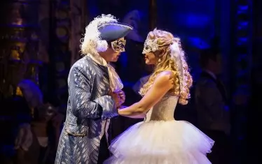 "Фантомът на операта" - красива приказка за изкуство и любов.