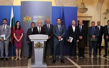 Веднага след убийството на Алексей Петров се събра правителствения Съвет за сигурност, след който бе обявено, че има конкретни следи и заподозрени. От тогава нищо не се е променило - следи има, разкрития и арести- никакви