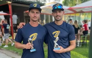 Черноземски (вляво) и Насъпов (вдясно) с призовете си за №1.