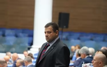 Николай Марков се закле като депутат, оглави групата на "Величие" и се обяви за жертва на натиск.