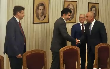 Десните се обявяват за твърда опозиция.