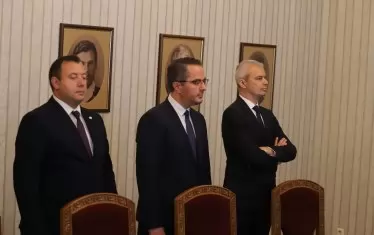 Вторият ден от консултациите при президента започна с разговори с "Възраждане".   