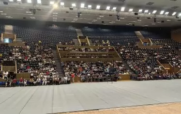 Варна, предизборно мероприятие на "Величие" - залата е голяма, хората не са малко, но не са и чак толкова много.