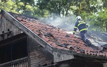  През 2017 г. къщичката горя, но вече е ремонтирана.