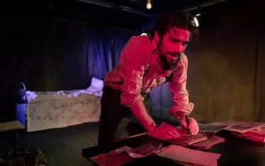  Експресивният актьор Петър Петров-Перо в "Морфин" по Михаил Булгаков.