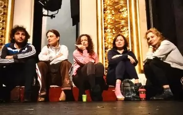  По време на репетиция в Народния театър.