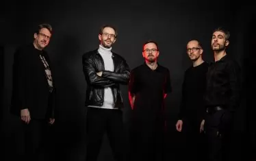  Austrian Syndicate - ясно откъде.