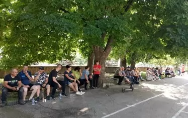 Мало и голямо чакат напразно министъра.