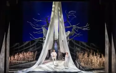 "Лоенгрин" е романтична опера за любовта.