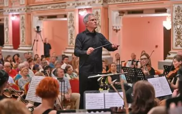"Алегра" поднася шест летни порции класика