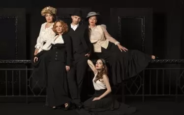 "О, ти, която и да си..." е спектакъл за поета Иван Вазов и жените, белязали живота му.