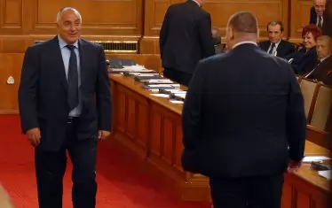 ПП смятат, че това, което им се случва на тях, всъщност е предупреждение на Пеевски към Борисов