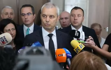 "Възраждане" са помилвани след мащабна злоупотреба с лични данни